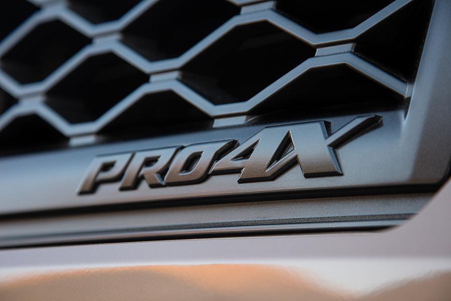 Логотип Nissan Titan Pro4X Crew Cab 2019 года  (фото 17 из 35)